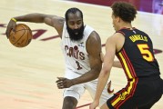 开云体育app-首轮潜在对手？ESPN明日胜率预测：哈登单核骑士48.3% 老鹰51.7%